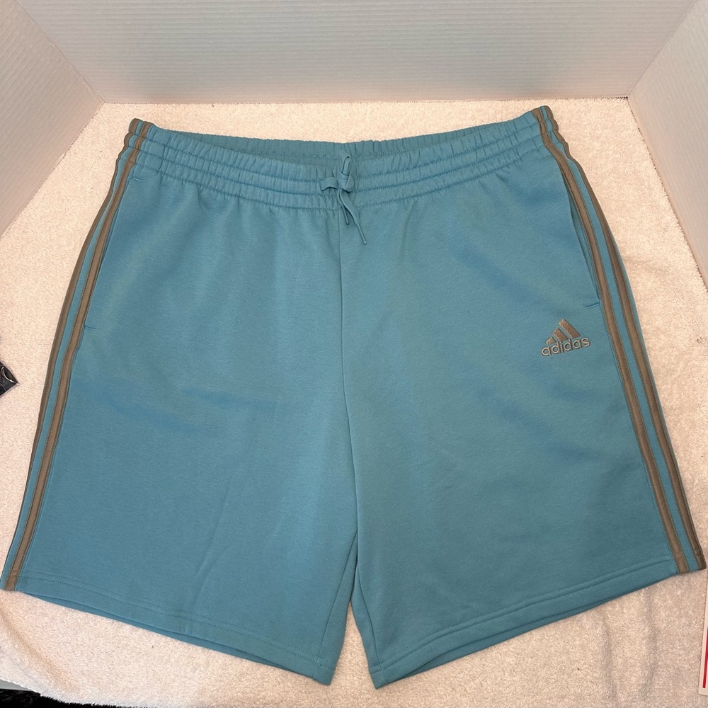 Adidas Men’s 3-Stripes 10” Fleece Shorts NWT 2XL
